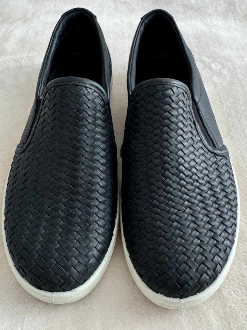 ECCO Soft 7 Womens 7-7.5 Black Woven Leather Slip On Sneakers Comfort Shoes